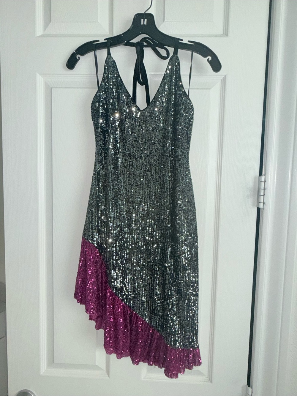 One33 Social Silver Sequin Dress - Size 4 - Picture 6 of 7